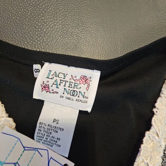 Lacy Afternoon Blouse - Picture 5 of 6